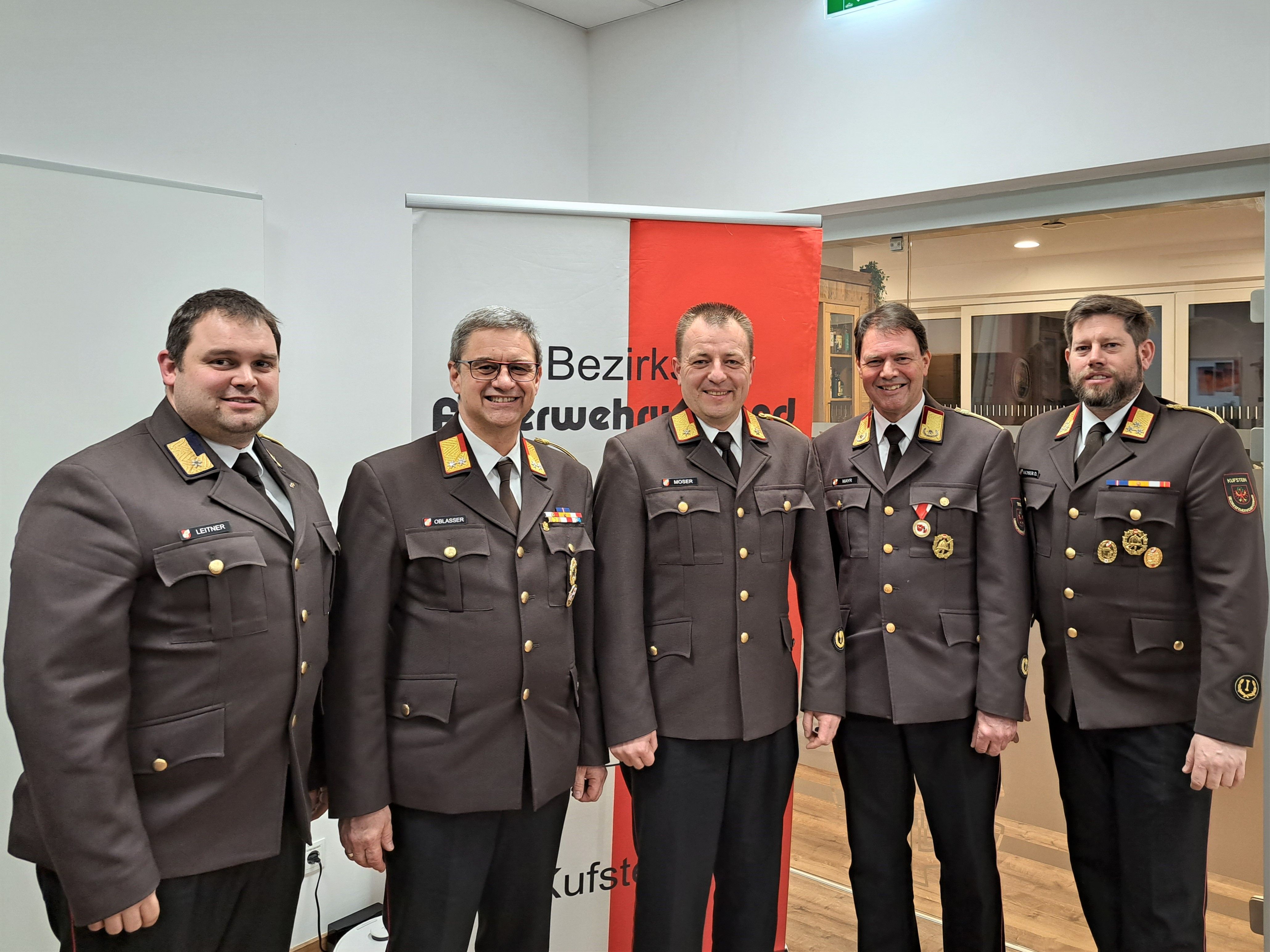 von links: BezirksSchriftführer Leitner, BFKStV Oblasser, ABI Moser Bernhard, BFK Mayr, BFI Moser